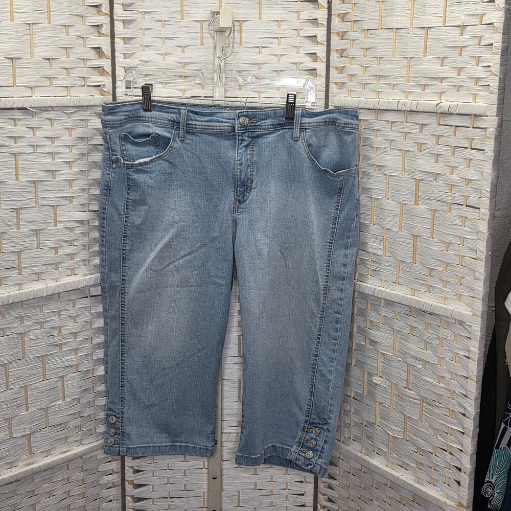 Gloria Vanderbilt Size 16 Denim Capri Jeans Skimmer Style All around slimming
